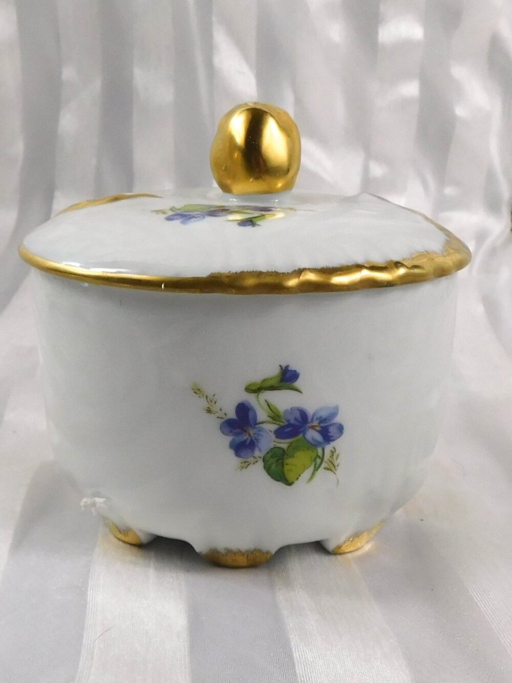 Limoges Castel Covered Vanity Dish # 27033
